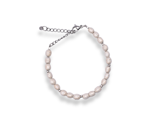 Nachhaltiges Armband Véa mit veganen Perlen aus Keramik.