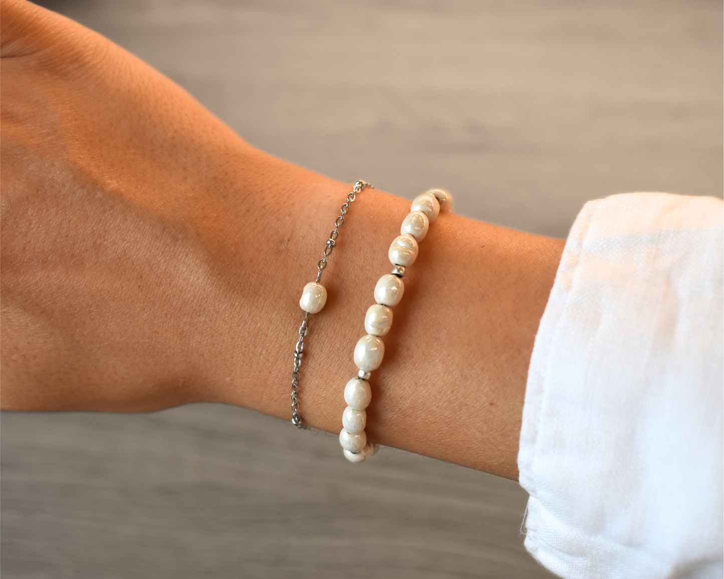 Armband Amara mit veganen Keramikperlen – handmade & fair.