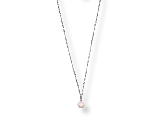 Viona Halskette mit veganen Keramikperlen aus Edelstahl.