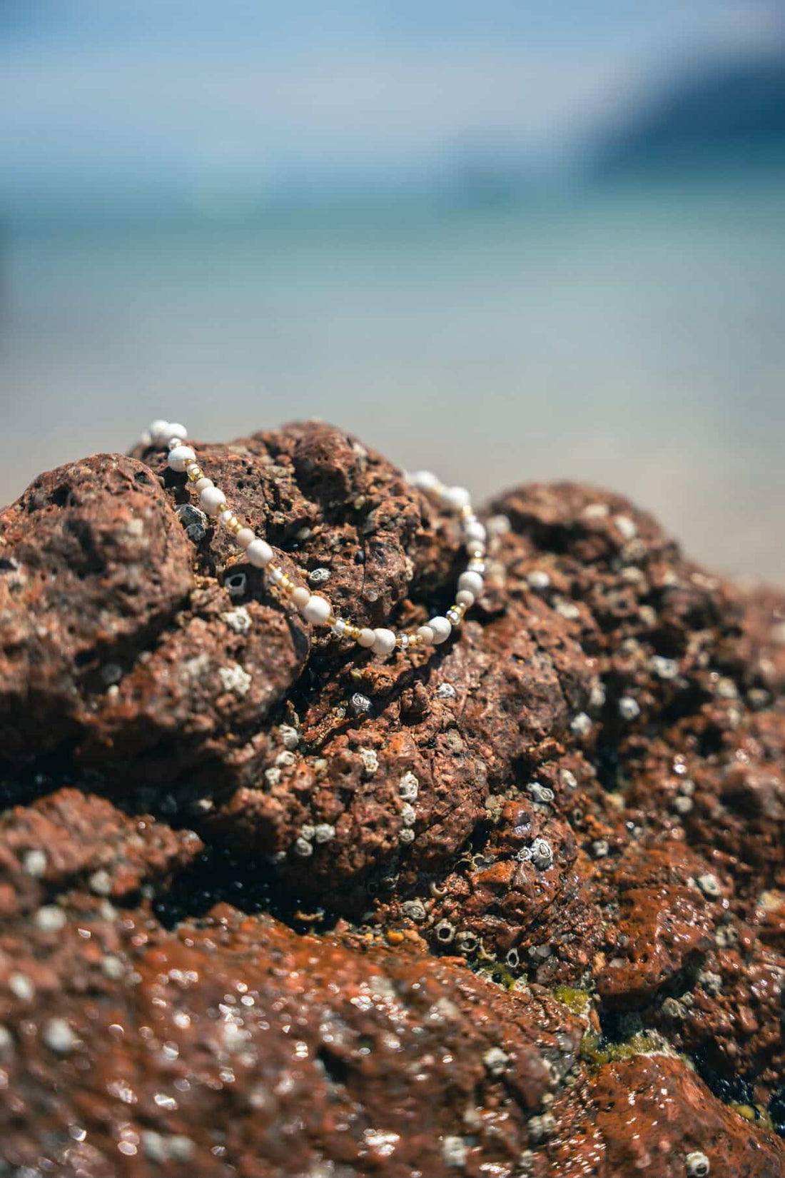 Wasserfester Schmuck: Was steckt wirklich dahinter?