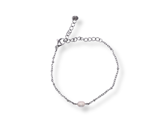 Armband Amara mit veganen Keramikperlen – handmade & fair.