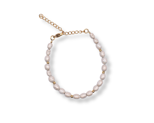 Nachhaltiges Armband Véa mit veganen Perlen aus Keramik.