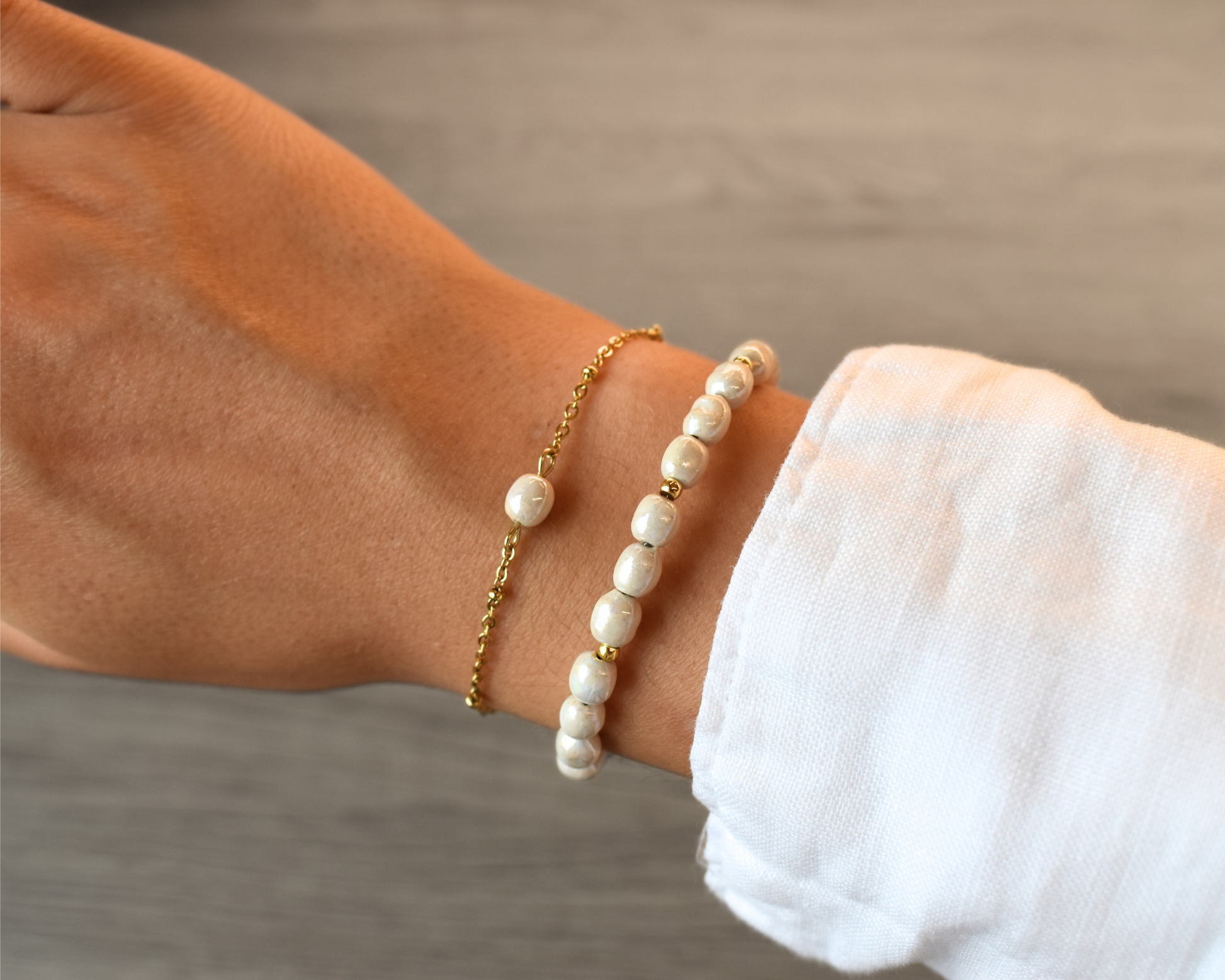 Nachhaltiges Armband Véa mit veganen Perlen aus Keramik.