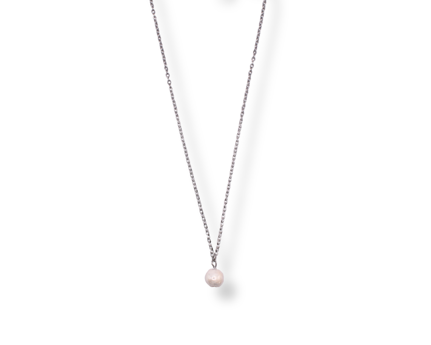 Viona Halskette mit veganen Keramikperlen aus Edelstahl.