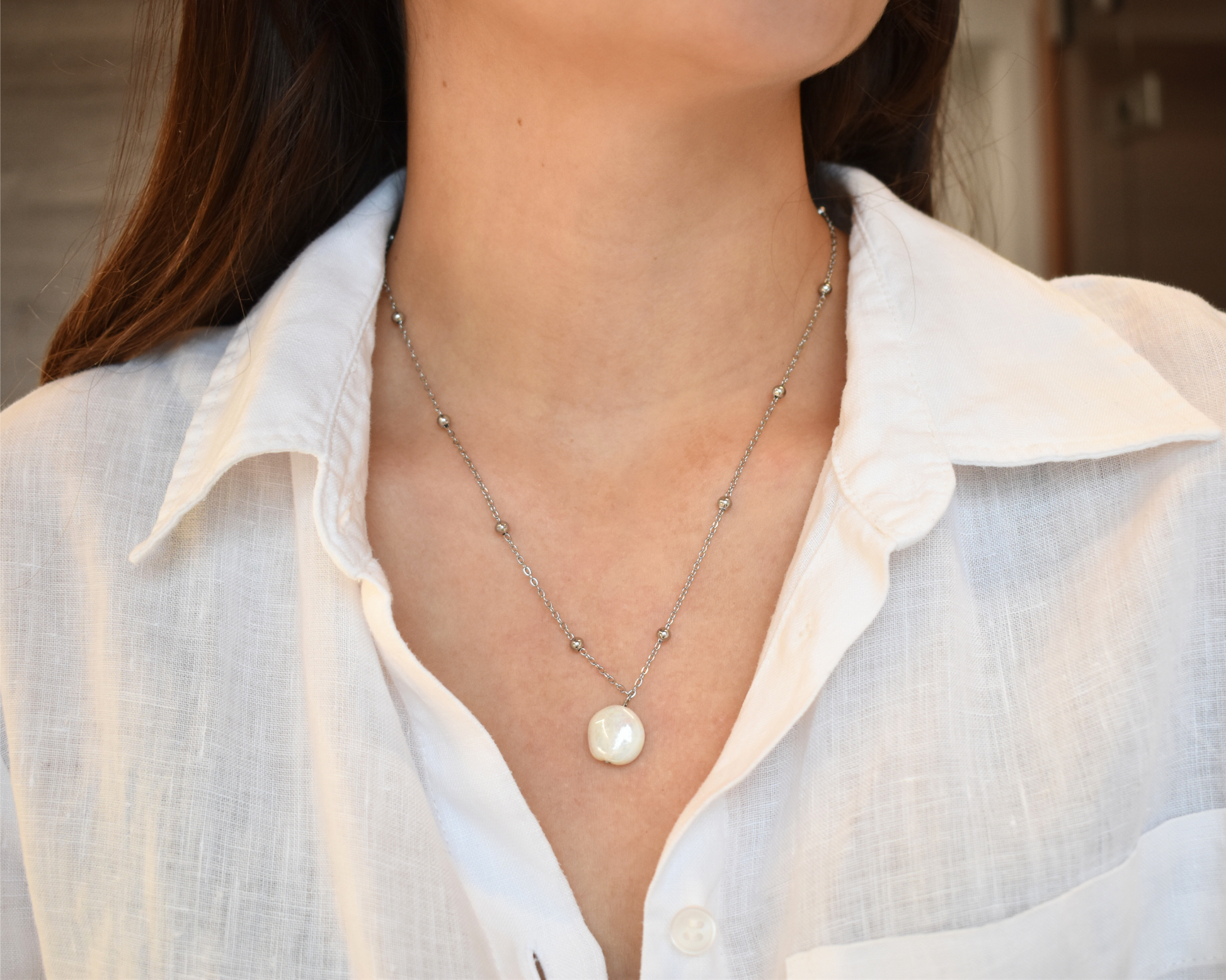 Halskette Soléa mit veganen Perlen – nachhaltiger Schmuck aus Edelstahl.