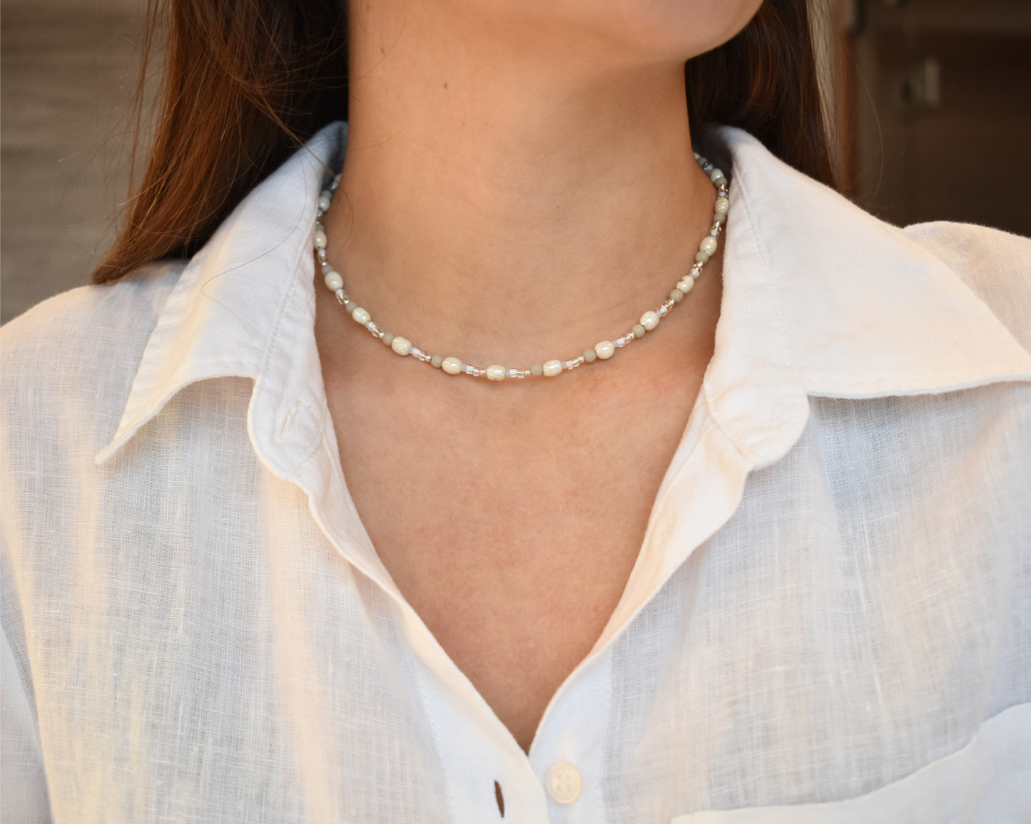 Vayana Halskette mit veganen Keramikperlen aus Edelstahl.