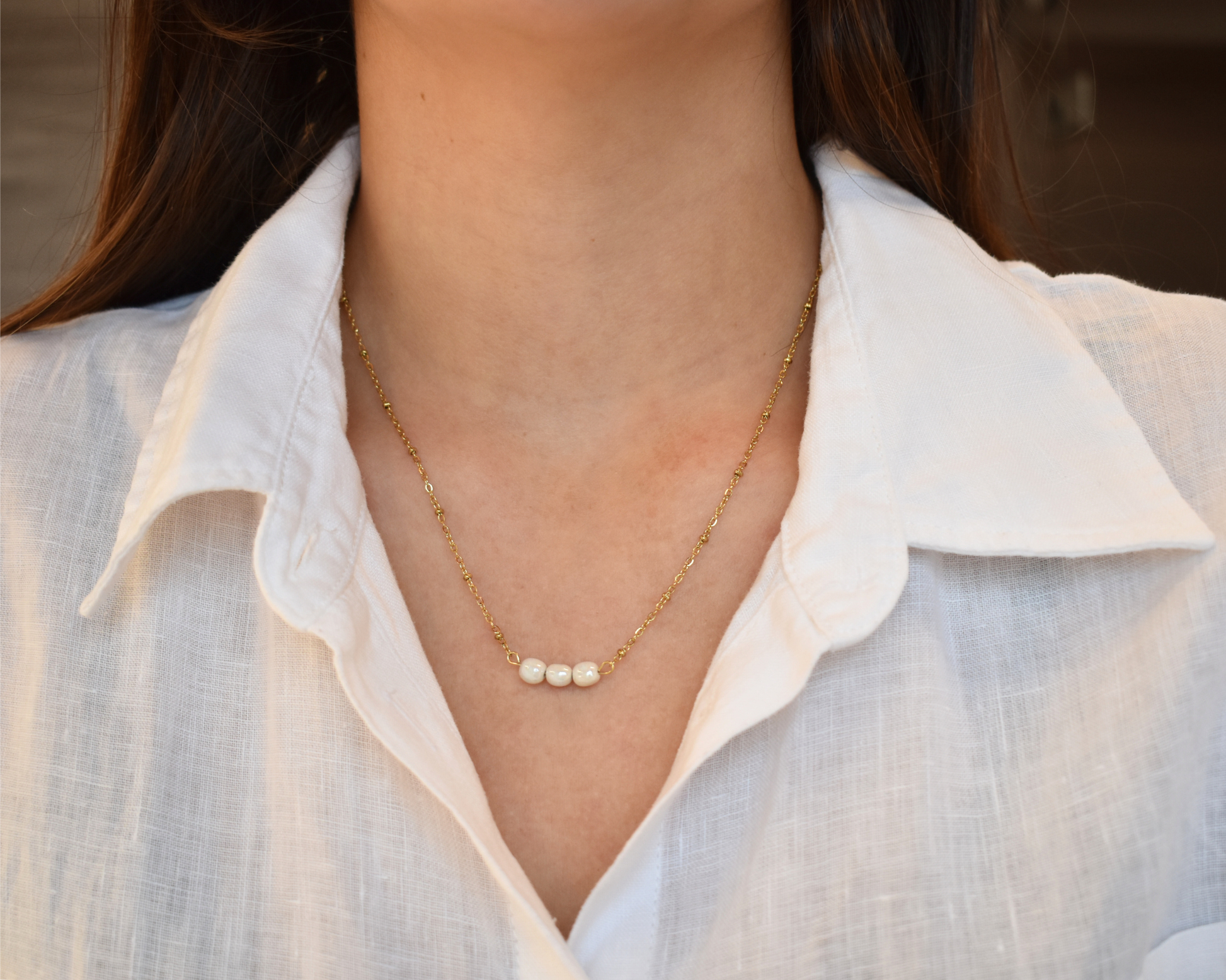 Halskette Vara mit veganen Keramikperlen & Edelstahl.