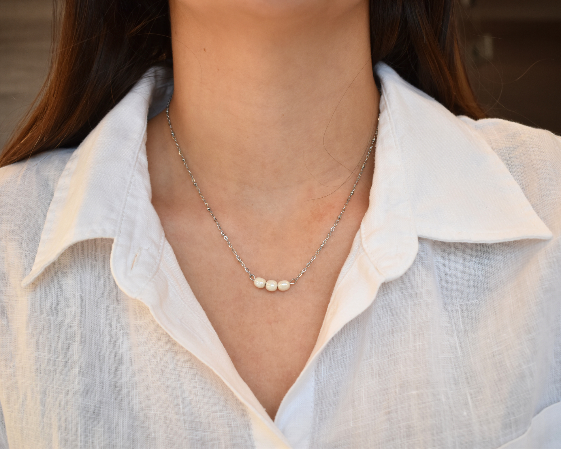 Halskette Vara mit veganen Keramikperlen & Edelstahl.